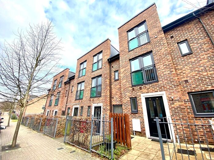 3 Bedroom Town House To Rent In Spey Road, Tilehurst, Reading, Berkshire, RG30