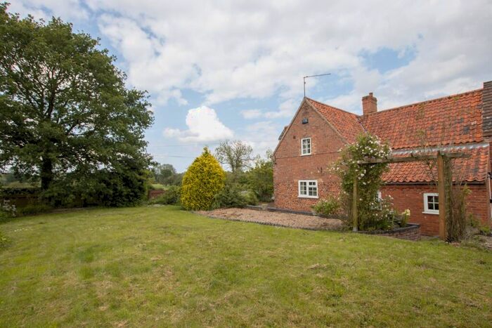 2 Bedroom Cottage For Sale In Worthing, Mid-Norfolk, NR20