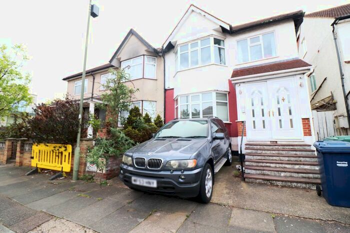 5 Bedroom Semi-Detached House To Rent In Aprey Gardens, Hendon, London, NW4