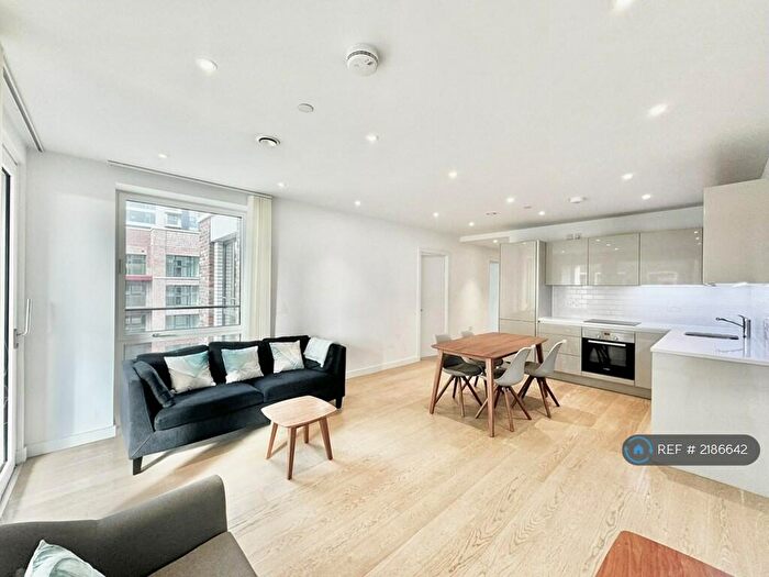 2 Bedroom Flat To Rent In Baldwin Point, London, SE17