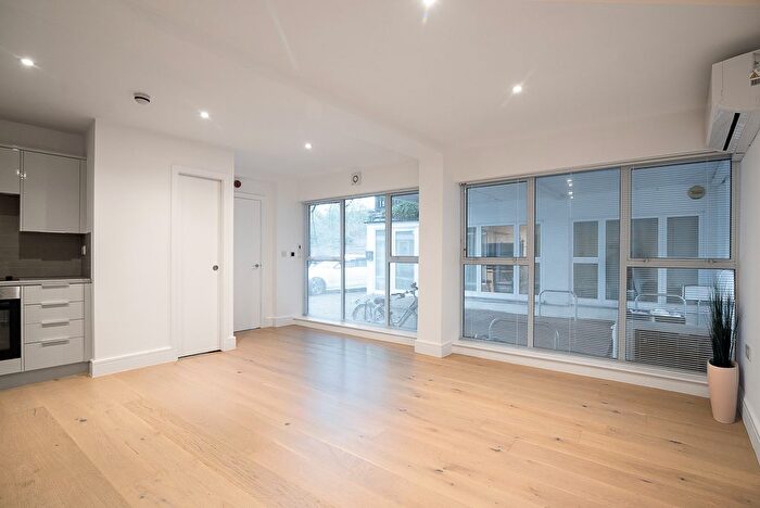 1 Bedroom Flat To Rent In St. Margarets Grove, St Margarets, Twickenham, TW1