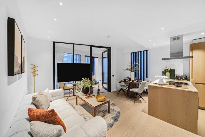 2 Bedroom Flat To Rent In Nine Elms Lane, London, SW8