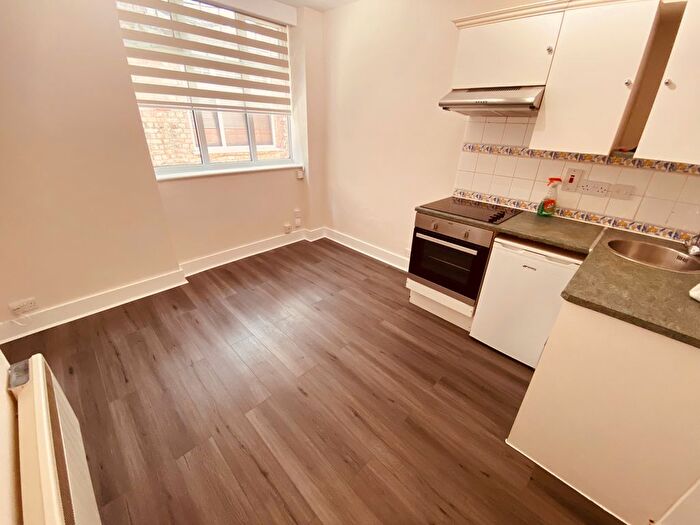 Studio To Rent In Queens Avenue, London, N10