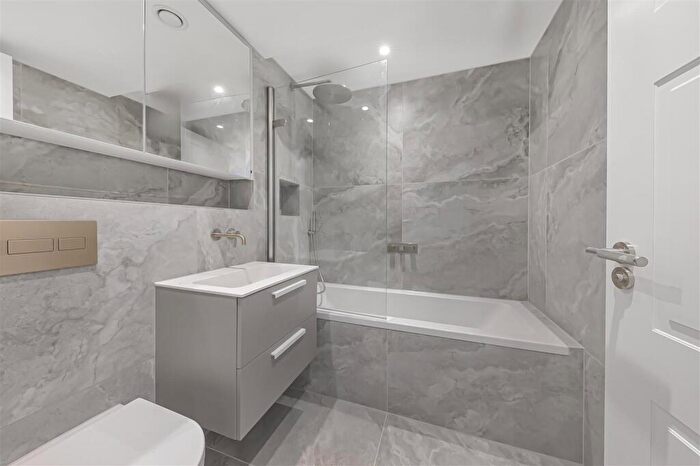 2 Bedroom Apartment To Rent In Beechcroft Avenue, Golders Green, NW11