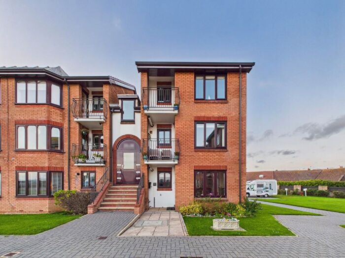 2 Bedroom Flat To Rent In Bed Second Floor Apartment, Alexandra Court, Bridlington, YO15