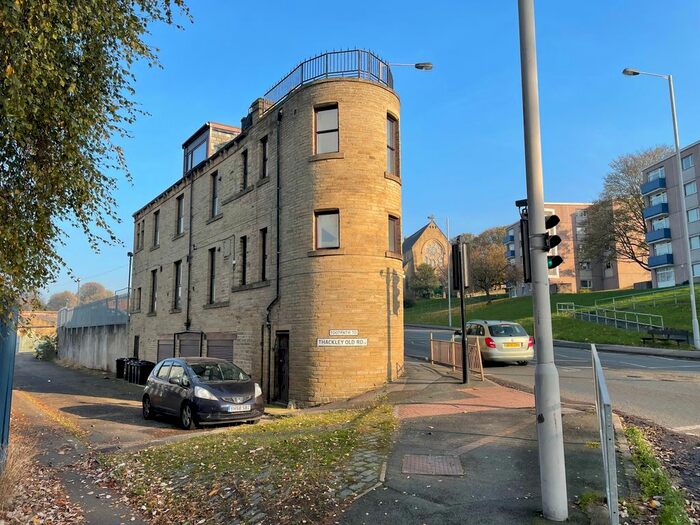 2 Bedroom Flat To Rent In Leeds Road, Shipley BD18