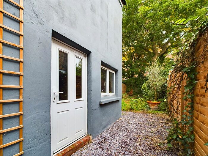 3 Bedroom Terraced House For Sale In Colls Road, London, SE15