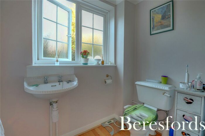 4 Bedroom Detached House For Sale In Glanmead, Shenfield, CM15