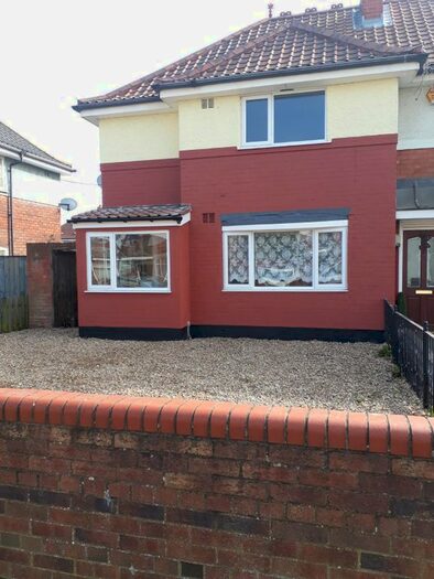 3 Bedroom Semi-Detached House To Rent In Th Avenue, Hull, HU6