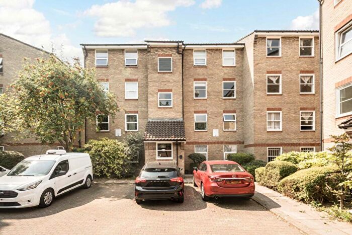 2 Bedroom Flat To Rent In Barker Drive, Camden, NW1