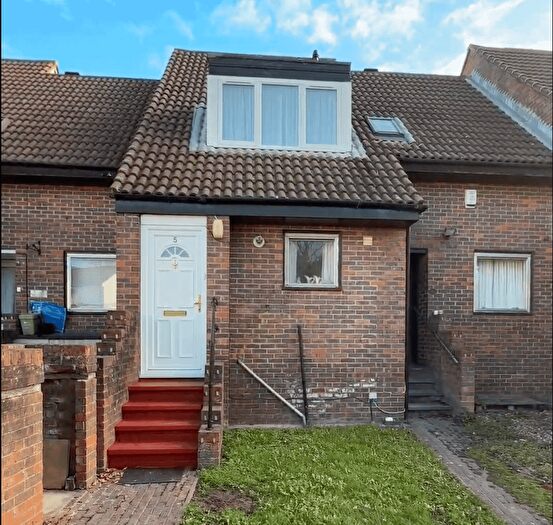 1 Bedroom Flat To Rent In Hargood Close, Kenton, HA3