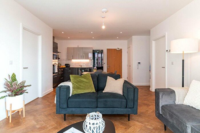 2 Bedroom Apartment To Rent In Broadside, Oldham Walk, M4
