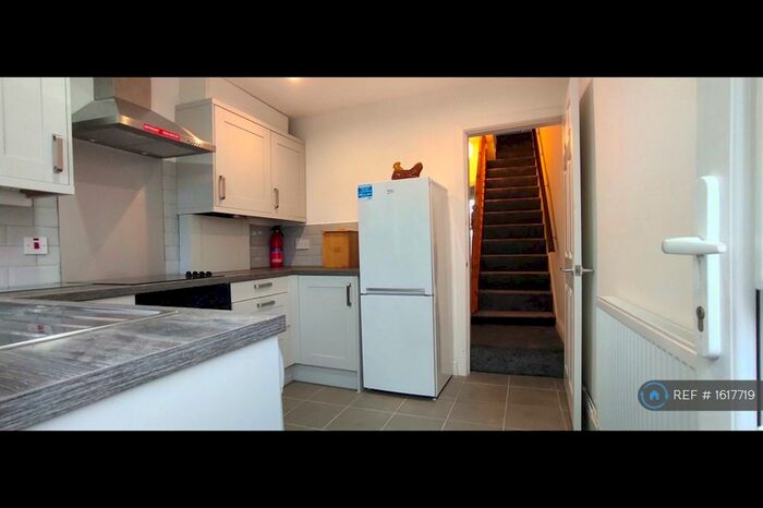 2 Bedroom Flat To Rent In Beech Road, Manchester, M21