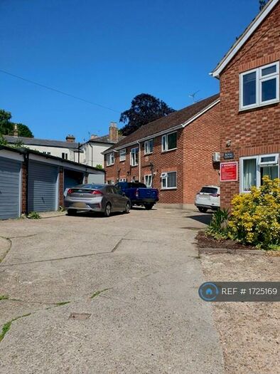 2 Bedroom Flat To Rent In Royal Court, Brentwood, CM14