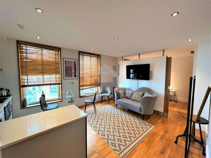 Flat To Rent In Haymarket, London, SW1Y