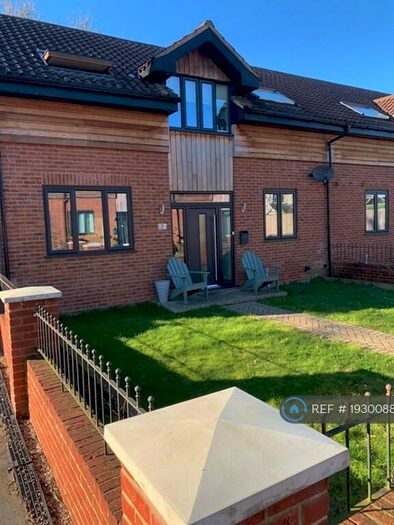 3 Bedroom Semi-Detached House To Rent In Summerlea Court, Basingstoke, RG25