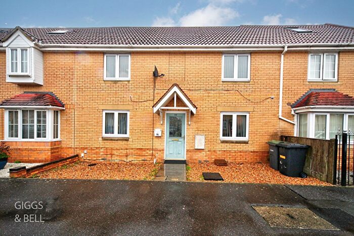 3 Bedroom Terraced House For Sale In Morgan Close, Luton, LU4