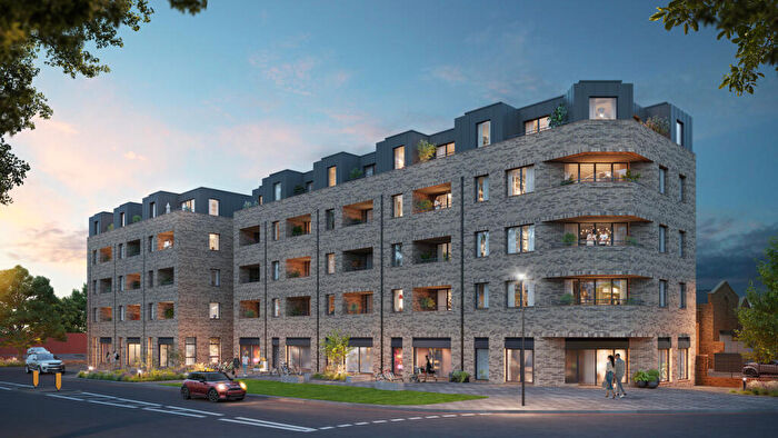 3 Bedroom Apartment For Sale In The Roundway, London, N17