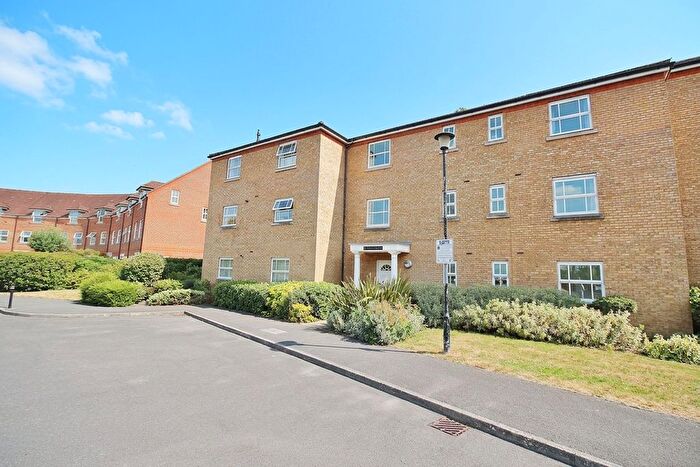 3 Bedroom Flat For Sale In White Lodge Close, Isleworth, TW7