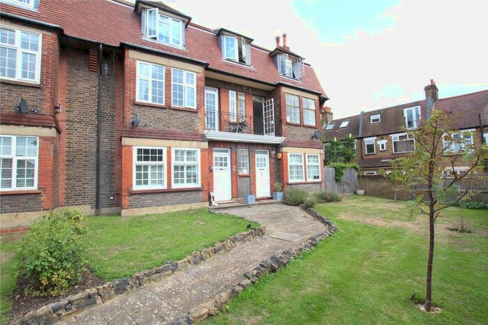 4 Bedroom Maisonette To Rent In Park Hill Court, Tooting, London, SW17