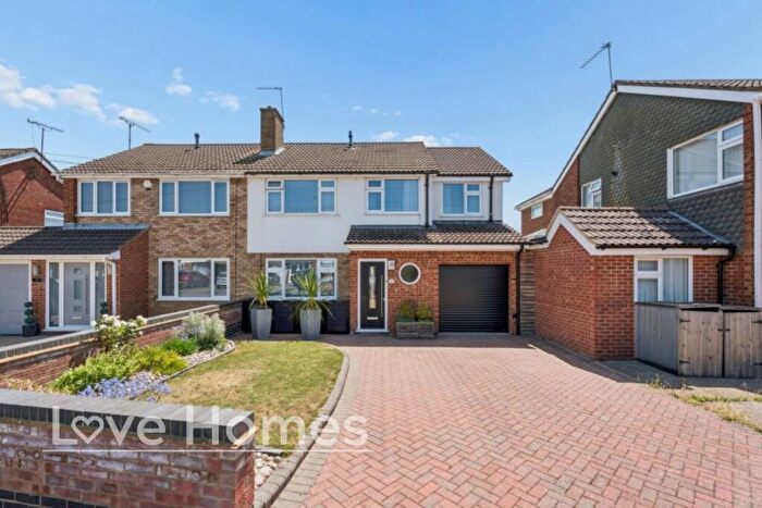 4 Bedroom Semi Detached House For Sale In Galston Road, Luton, LU3