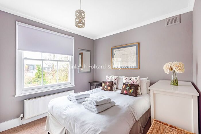3 Bedroom Flat To Rent In Sarre Road, London, NW2