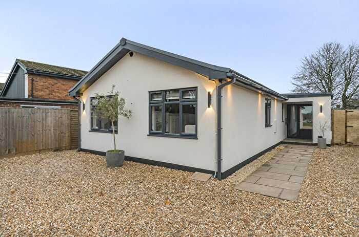 4 Bedroom Bungalow For Sale In Hill Road, Oakley, Basingstoke, RG23