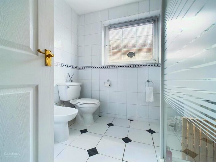 2 Bedroom Detached Bungalow For Sale In Stanmore Gardens, Arnold, Nottingham, NG5
