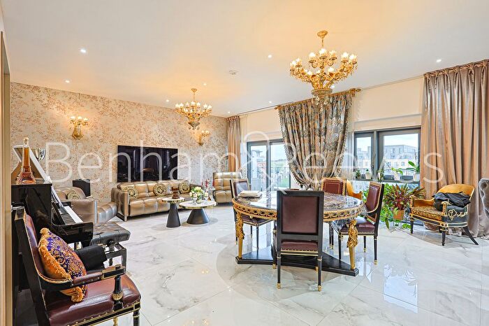 3 Bedroom Flat To Rent In Beaufort Square, Edgware, NW9