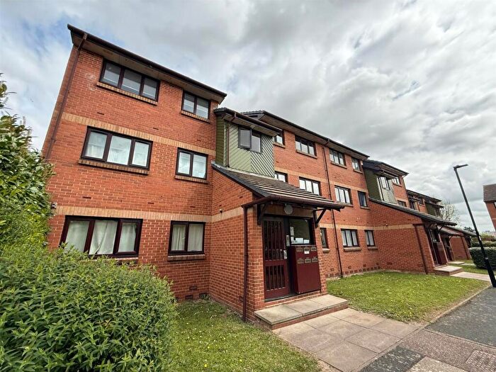 2 Bedroom Flat To Rent In Maltby Drive, Enfield, EN1