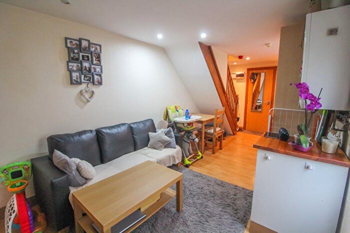 2 Bedroom Flat To Rent In Bedford Street, Roath, Cardiff, CF24