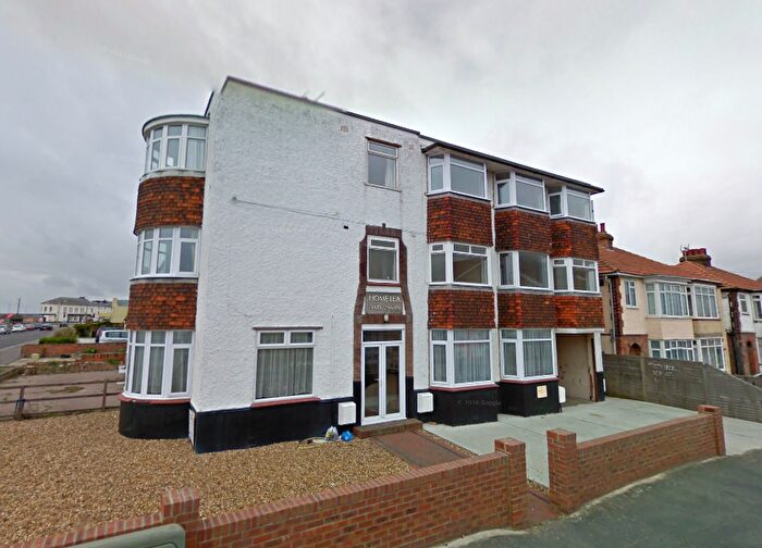 2 Bedroom Flat To Rent In Princes Esplanade, Walton On The Naze, CO14