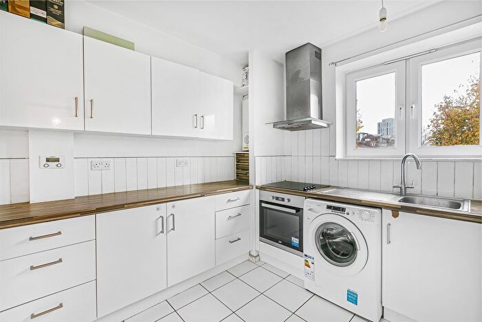 2 Bedroom Flat For Sale In Allfarthing Lane, London, SW18
