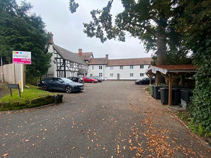 2 Bedroom Apartment To Rent In Warwick Hall Gardens, Bromsgrove, B60