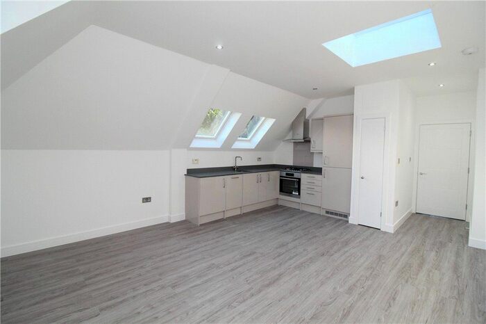 3 Bedroom Flat To Rent In Green Lane, Purley, CR8