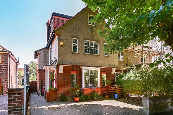 4 Bedroom End Of Terrace House For Sale In Staines, Surrey, TW18