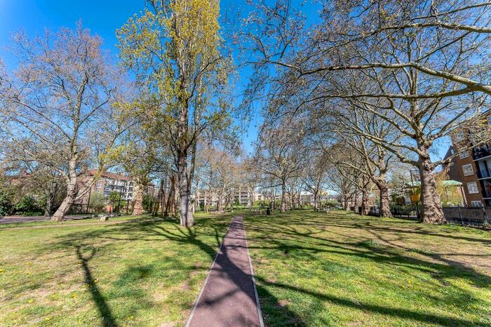 2 Bedroom Flat To Rent In East Street, Elephant And Castle, London, SE17