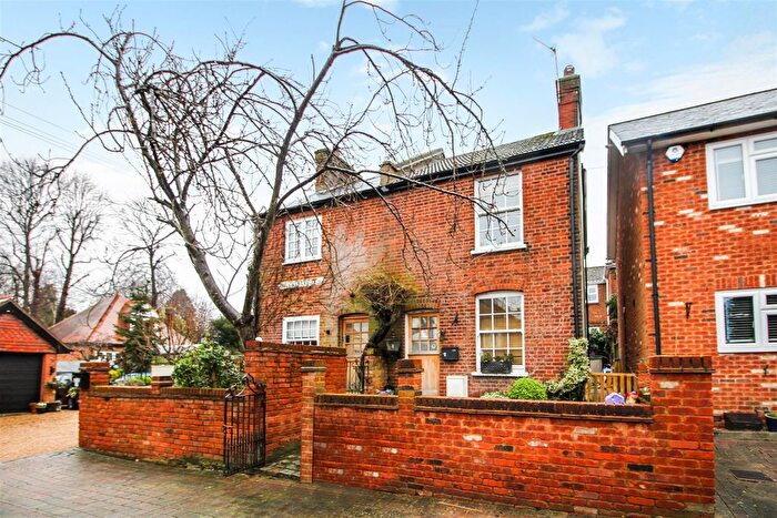 3 Bedroom Semi Detached House For Sale In New Road, Elstree, Borehamwood, WD6