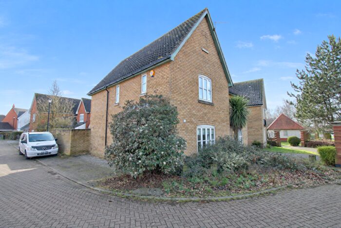 3 Bedroom Semi Detached House For Sale In Harrier Close, Ipswich, IP3