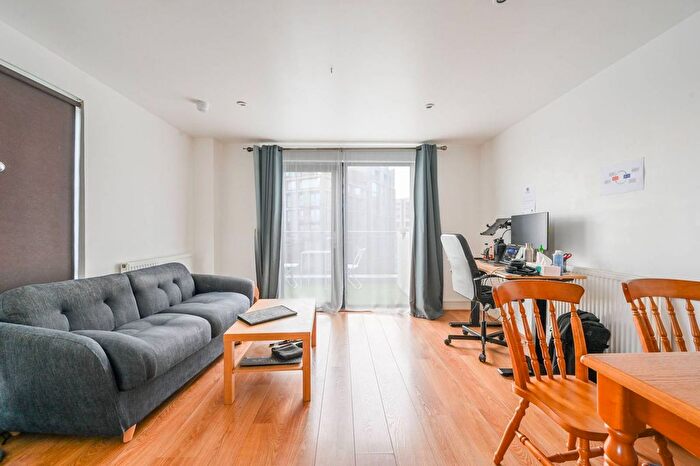 1 Bedroom Flat To Rent In Mercury House, Canning Town, London, E16