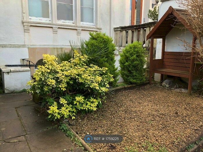 2 Bedroom Flat To Rent In Christchurch Road, Bristol, BS8