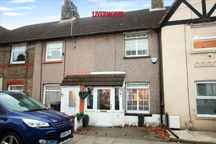 2 Bedroom Terraced House For Sale In Broomfield Road, DA10