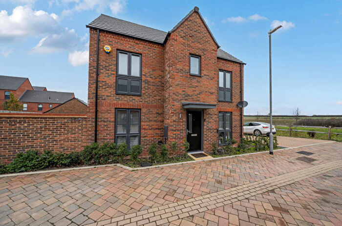 3 Bedroom Detached House For Sale In Holly Lane, Houghton Regis, Dunstable, LU5