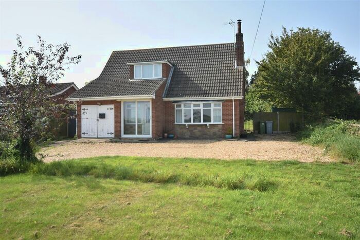 3 Bedroom Property For Sale In Newark Road, Cotham, Newark, NG23