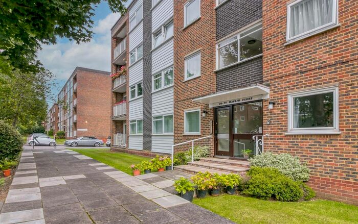 3 Bedroom Flat For Sale In Maplin Close, Winchmore Hill, N21