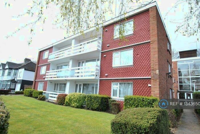 2 Bedroom Flat To Rent In Royston Gardens, Ilford, IG1