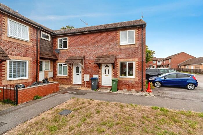 2 Bedroom End Of Terrace House For Sale In Hewlett Close, Chippenham, SN15