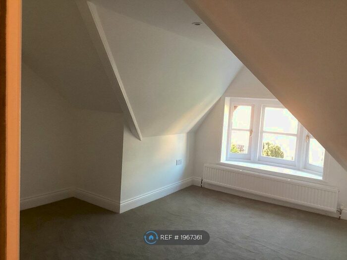 2 Bedroom Flat To Rent In Park Rd, London, EN5