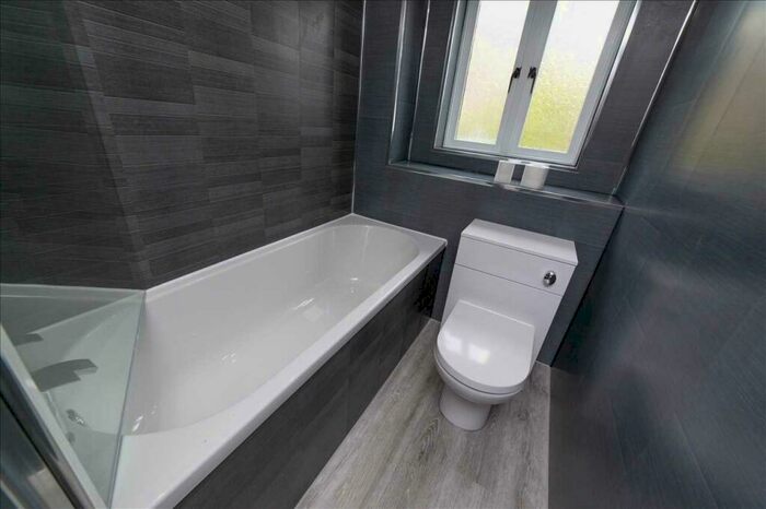 2 Bedroom Apartment To Rent In Kemp Court, Hamilton, ML3