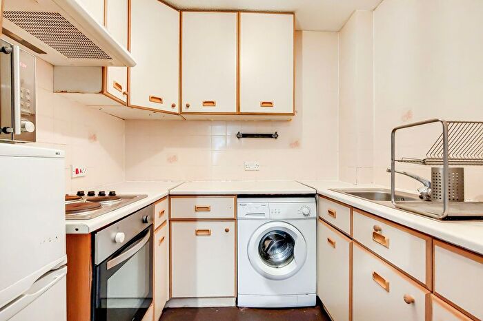 1 Bedroom Flat To Rent In Harton Street, Harton Lodge Harton Street, SE8